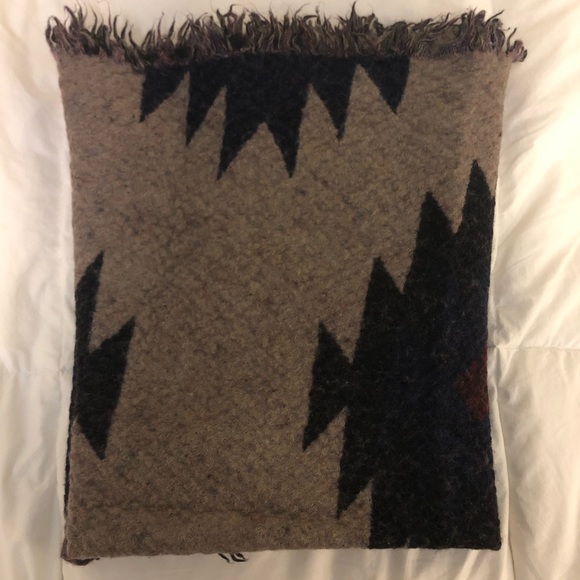 Aritzia Wilfred Mosaic Triangle Scarf - Picture 5 of 8